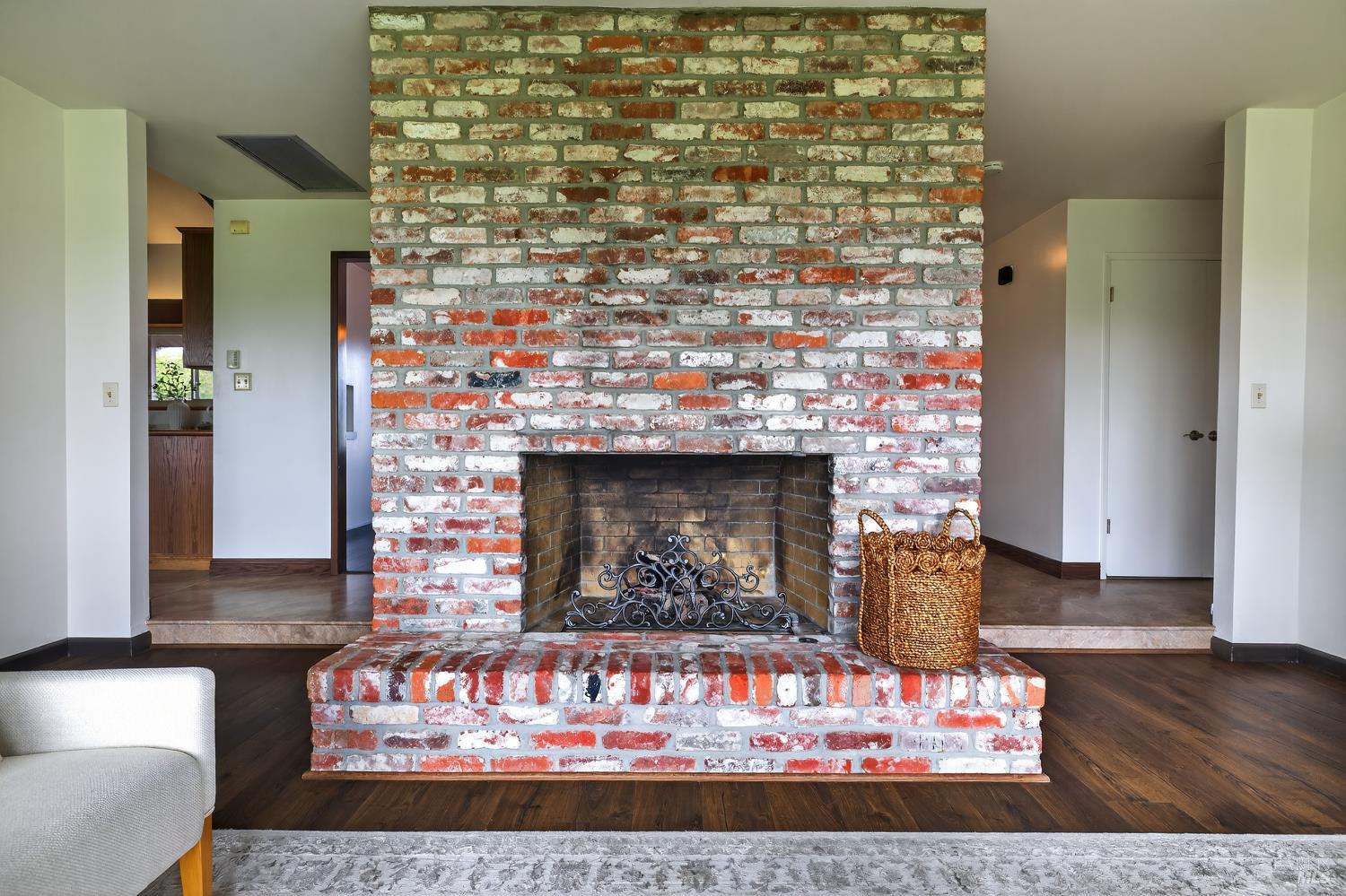 Detail Gallery Image 11 of 70 For 101 Mcbrown Rd, Petaluma,  CA 94952 - 4 Beds | 2/1 Baths