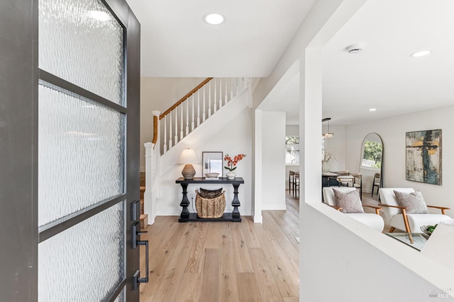 Detail Gallery Image 3 of 49 For 113 Greenridge Ct, Petaluma,  CA 94952 - 5 Beds | 3/1 Baths