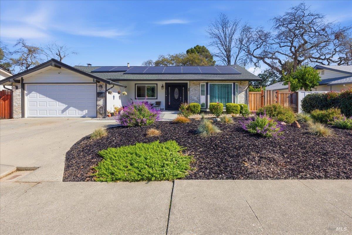 Detail Gallery Image 2 of 46 For 451 Alamo Dr, Vacaville,  CA 95688 - 4 Beds | 2 Baths