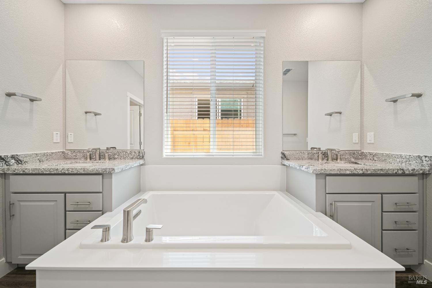 Detail Gallery Image 19 of 19 For 2140 Rustic Oak Ln, Rio Vista,  CA 94571 - 2 Beds | 2 Baths