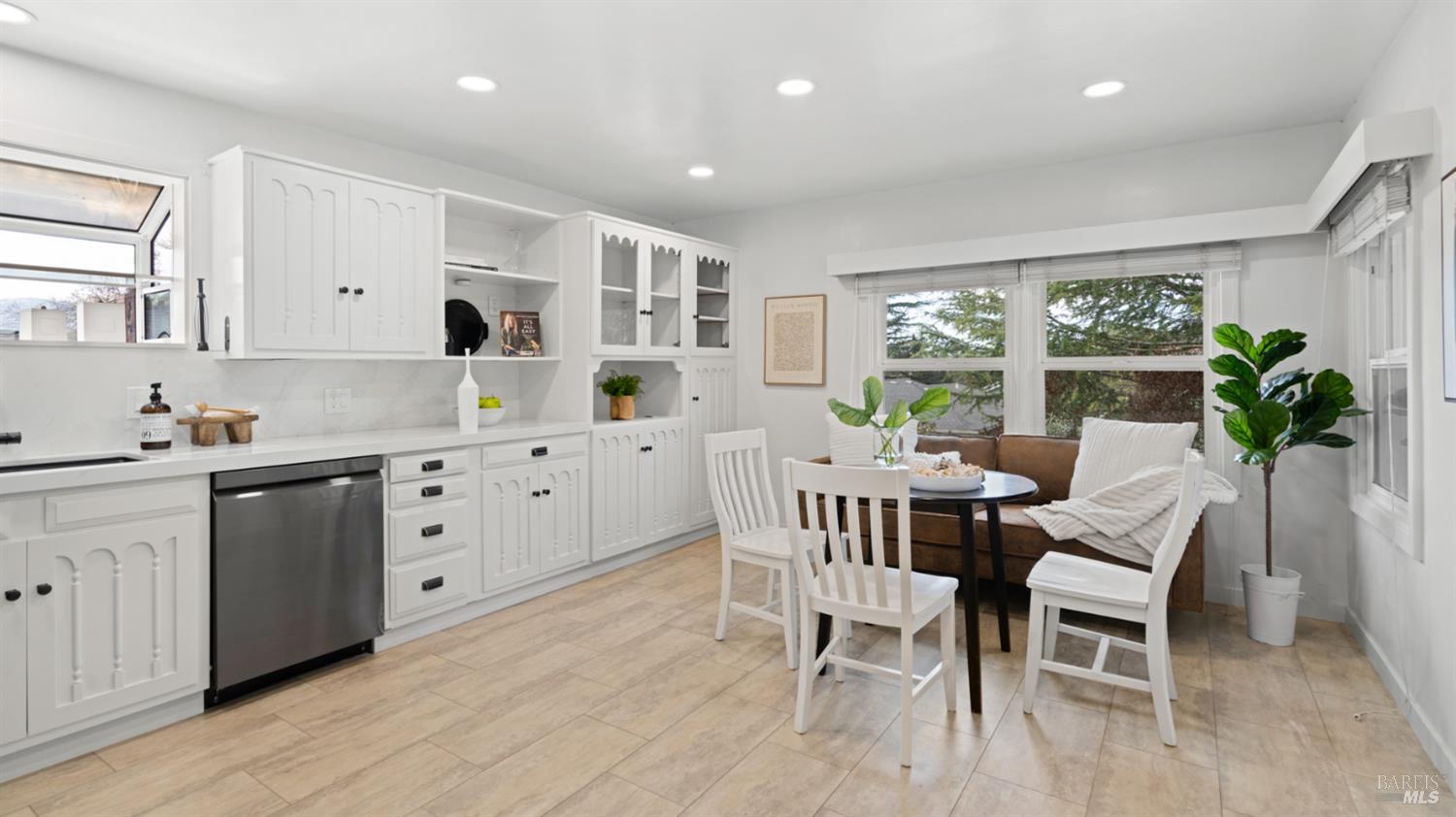 Detail Gallery Image 9 of 48 For 6 Sherwood Pl, Novato,  CA 94945 - 3 Beds | 1/1 Baths