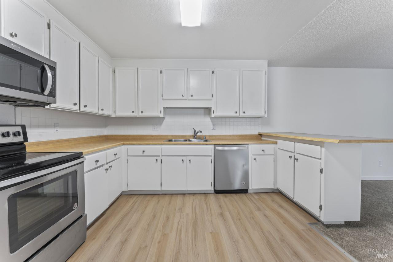 Detail Gallery Image 20 of 38 For 6498 Jacaranda St, Rohnert Park,  CA 94928 - 4 Beds | 2 Baths