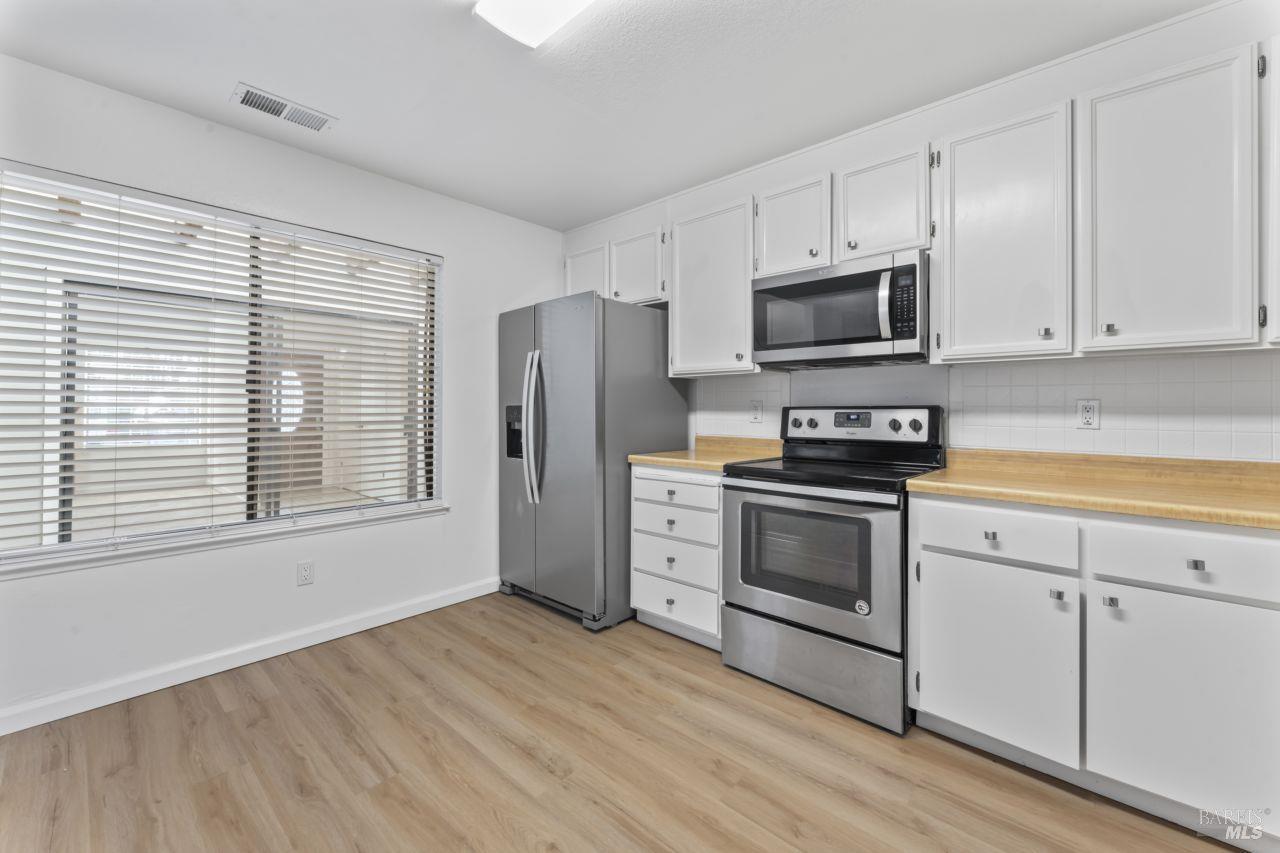 Detail Gallery Image 21 of 38 For 6498 Jacaranda St, Rohnert Park,  CA 94928 - 4 Beds | 2 Baths