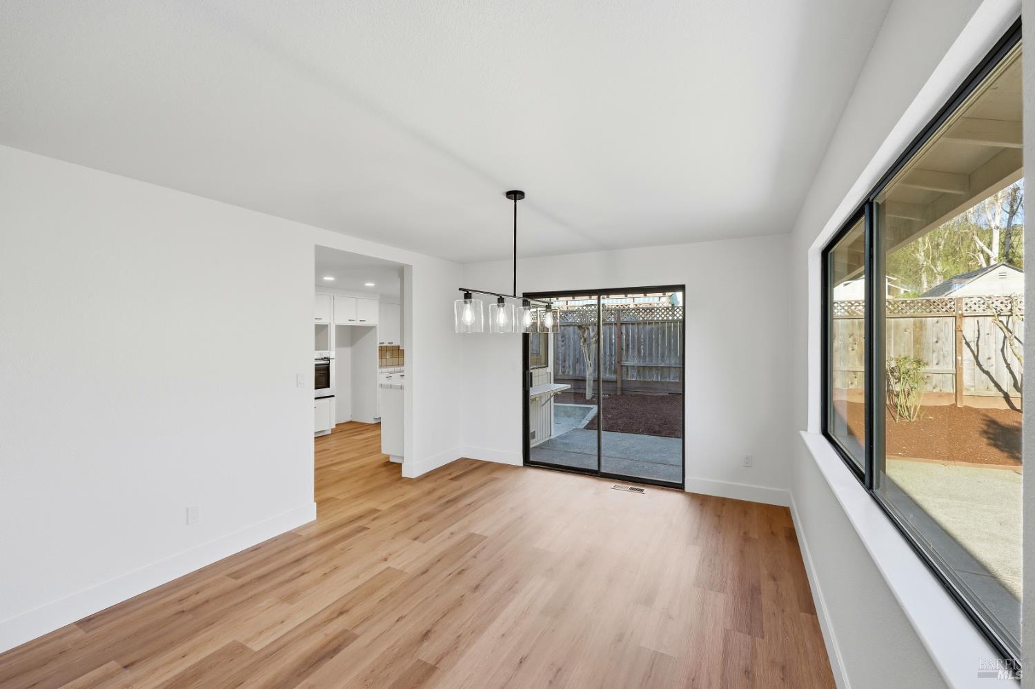 Detail Gallery Image 16 of 33 For 4906 Fernglen Dr, Santa Rosa,  CA 95405 - 3 Beds | 2 Baths