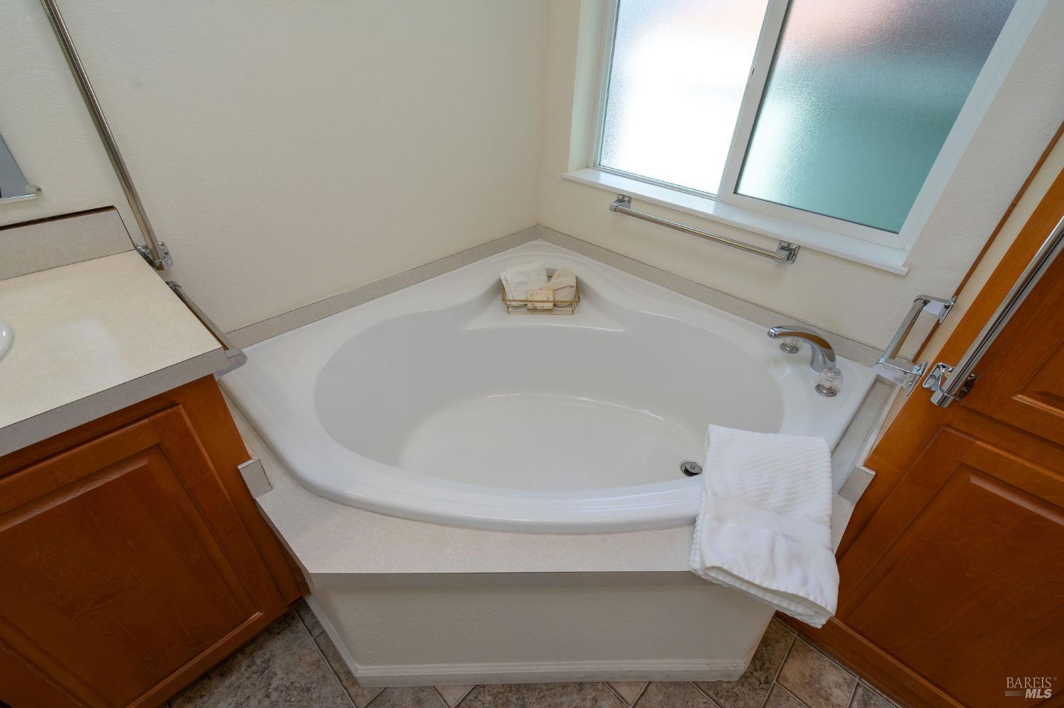 Detail Gallery Image 51 of 62 For 32 Yorkshire Dr, Santa Rosa,  CA 95401 - 3 Beds | 2 Baths