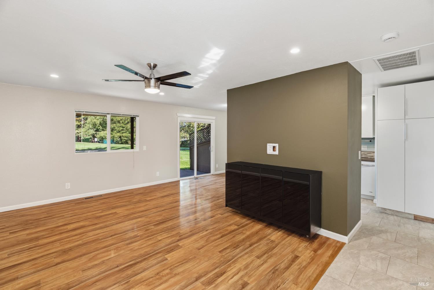 Detail Gallery Image 6 of 39 For 790 Hudis Dr, Rohnert Park,  CA 94928 - 2 Beds | 1/1 Baths