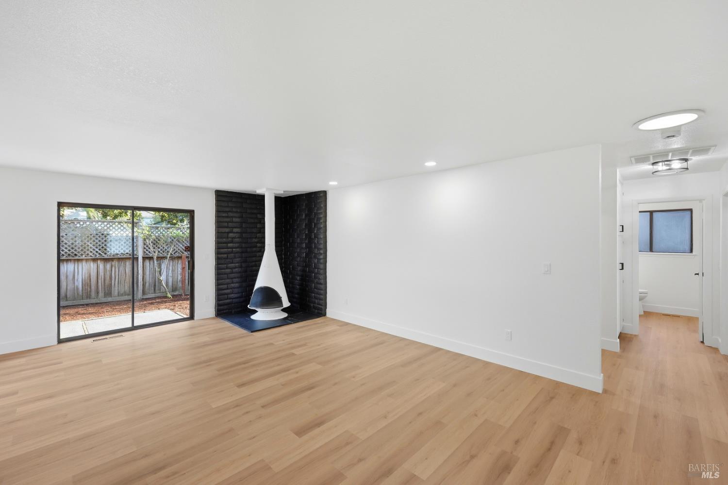 Detail Gallery Image 15 of 33 For 4906 Fernglen Dr, Santa Rosa,  CA 95405 - 3 Beds | 2 Baths