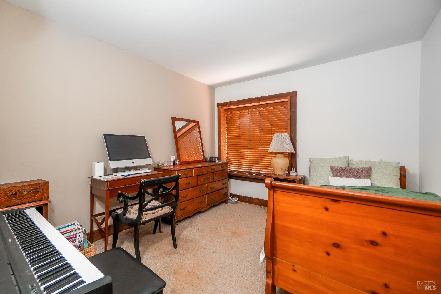 Detail Gallery Image 19 of 38 For 21 Red Rock Way, San Rafael,  CA 94903 - 3 Beds | 2/1 Baths