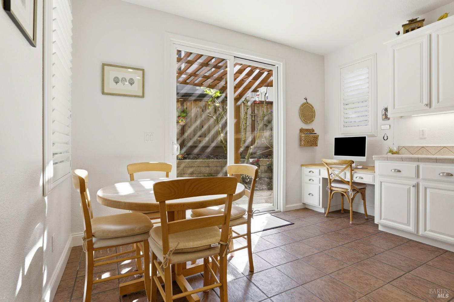 Detail Gallery Image 10 of 40 For 26 Waterbury Ln, Novato,  CA 94949 - 4 Beds | 2/1 Baths