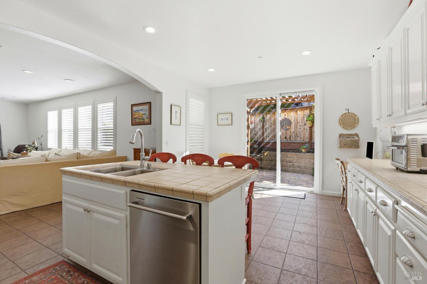 Detail Gallery Image 9 of 40 For 26 Waterbury Ln, Novato,  CA 94949 - 4 Beds | 2/1 Baths