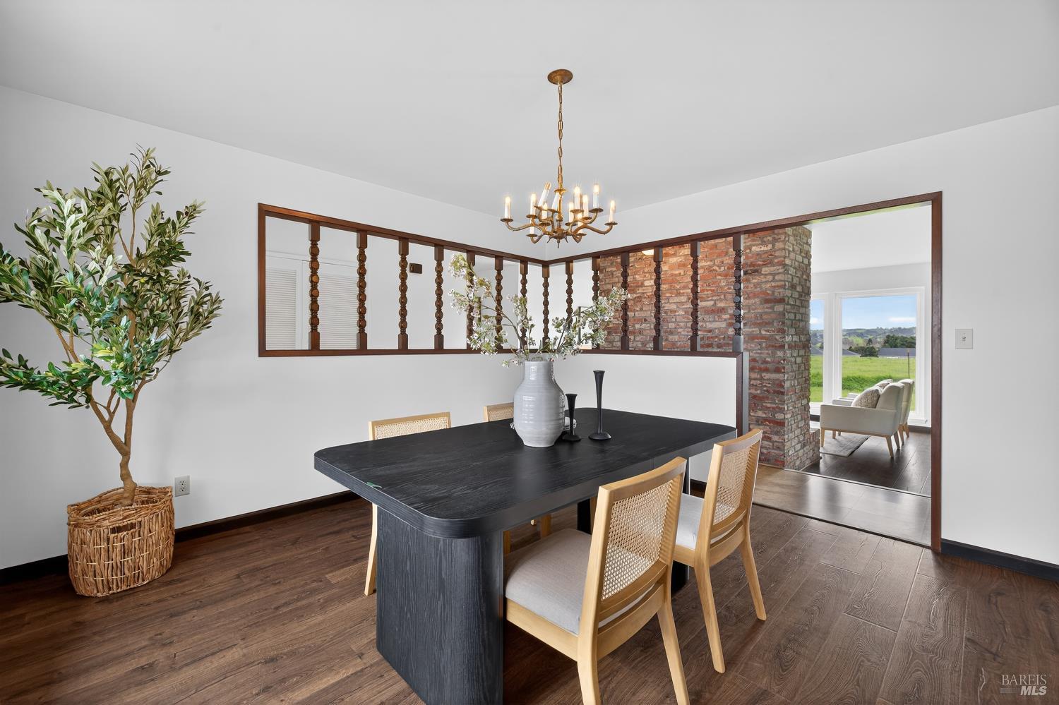 Detail Gallery Image 14 of 70 For 101 Mcbrown Rd, Petaluma,  CA 94952 - 4 Beds | 2/1 Baths