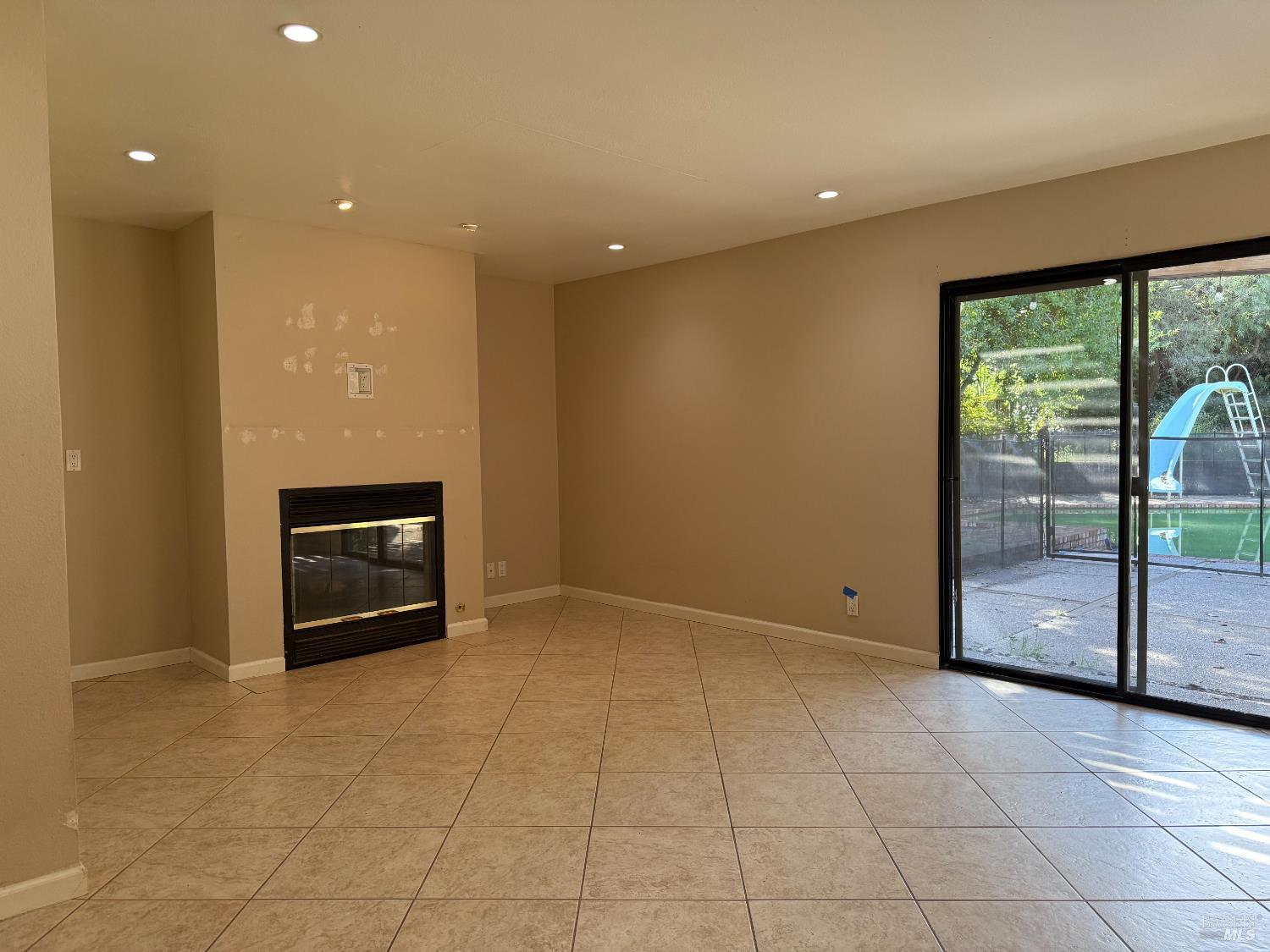 Detail Gallery Image 16 of 31 For 497 Americano Way, Fairfield,  CA 94533 - 4 Beds | 2/1 Baths