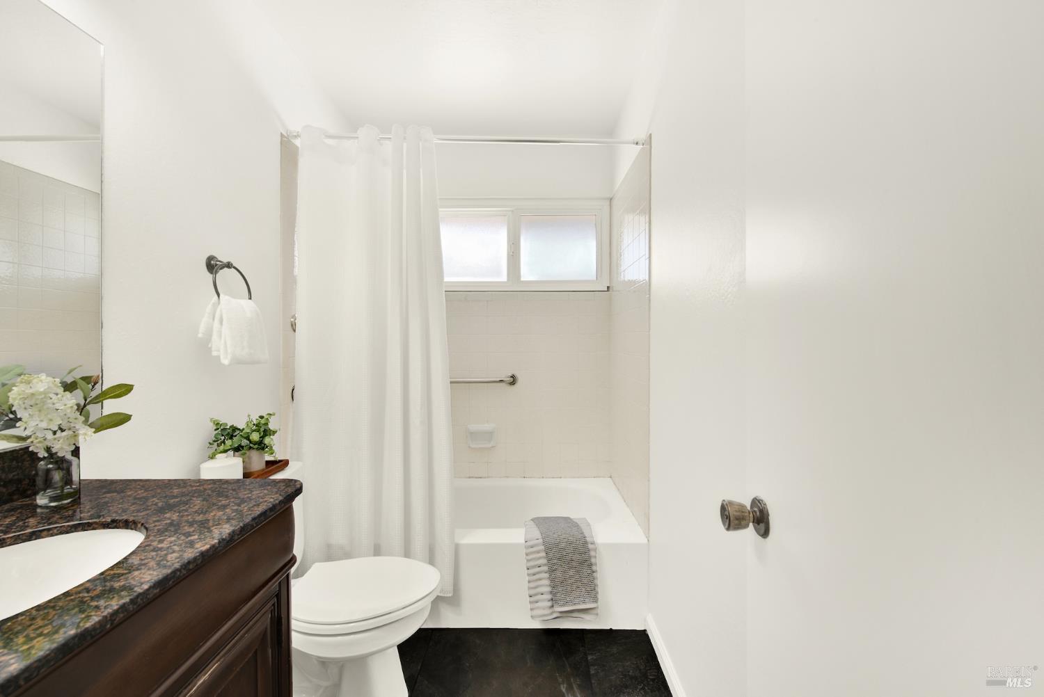 Detail Gallery Image 22 of 52 For 30 Belvedere Ct, Napa,  CA 94559 - 2 Beds | 1/1 Baths