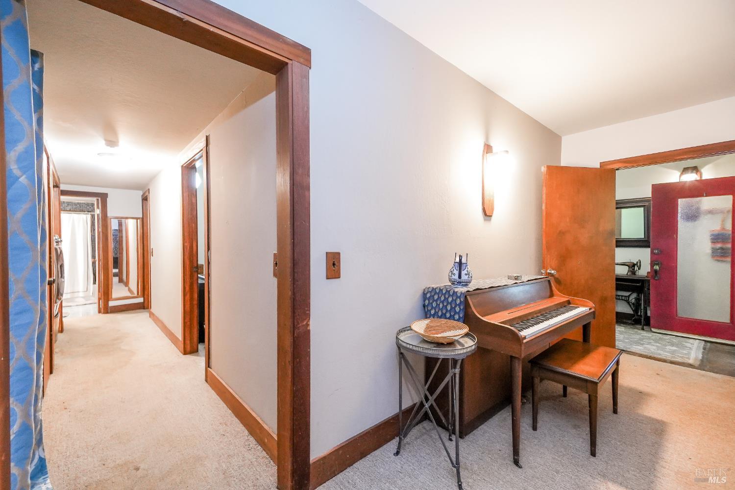 Detail Gallery Image 17 of 38 For 21 Red Rock Way, San Rafael,  CA 94903 - 3 Beds | 2/1 Baths