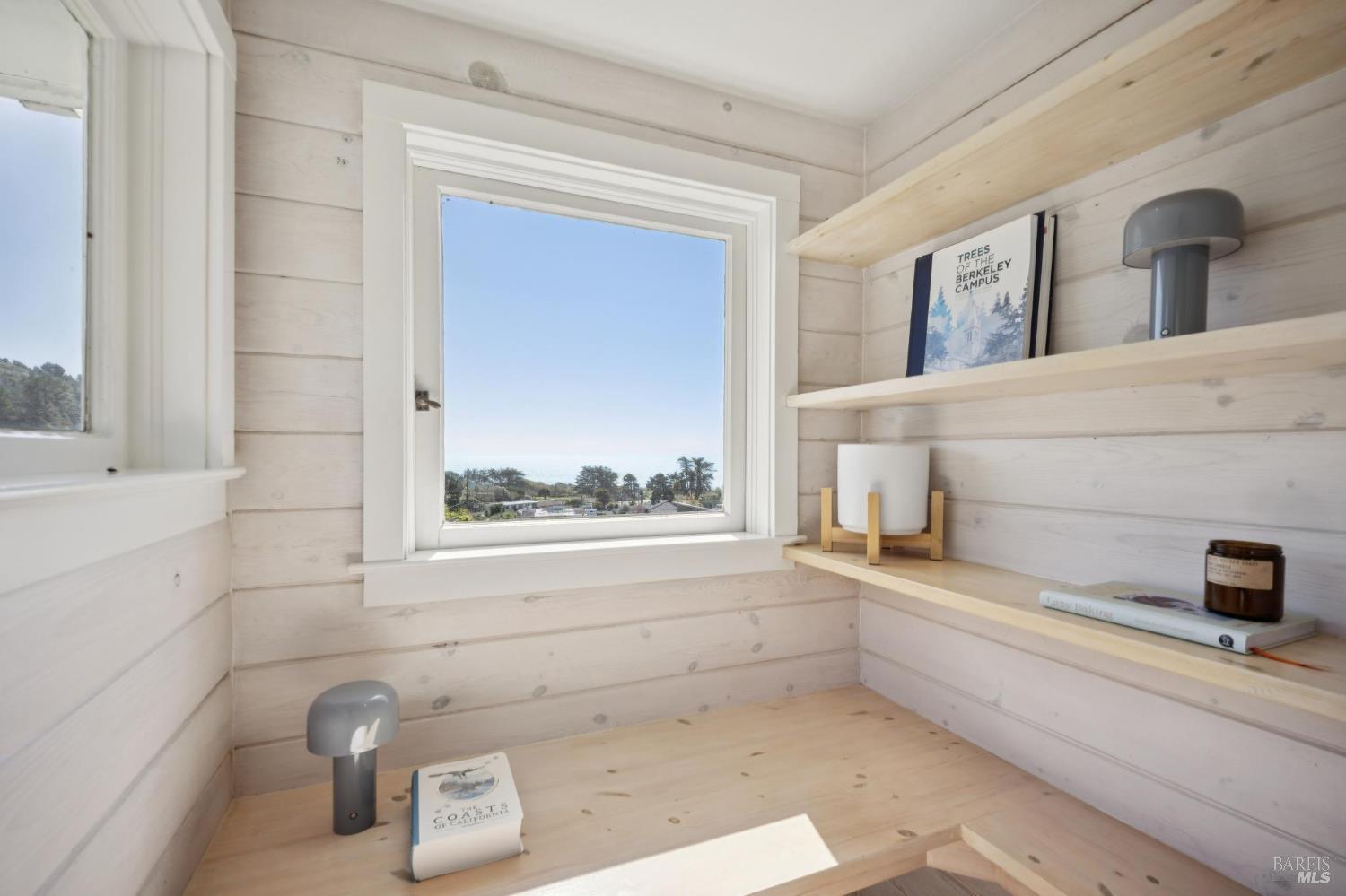 Detail Gallery Image 19 of 64 For 40 Laurel Ave, Stinson Beach,  CA 94970 - 4 Beds | 3 Baths