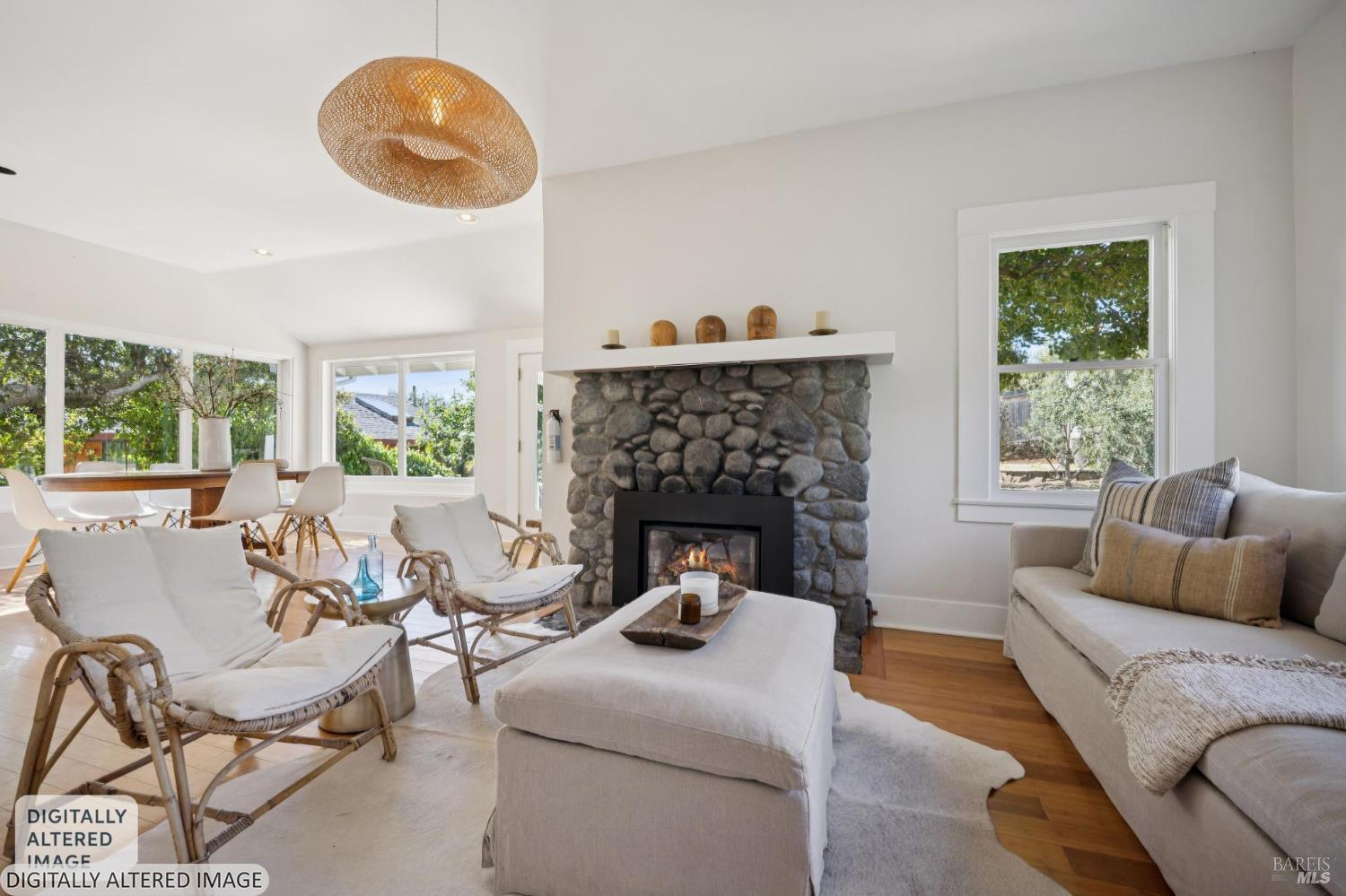 Detail Gallery Image 9 of 64 For 40 Laurel Ave, Stinson Beach,  CA 94970 - 4 Beds | 3 Baths