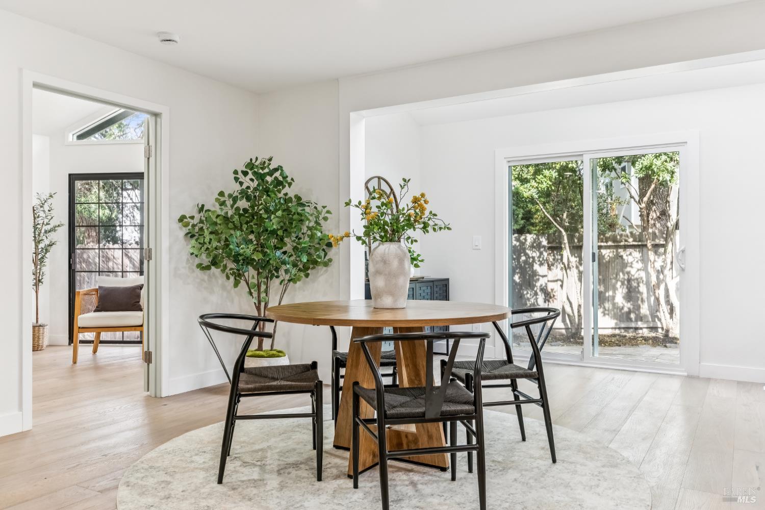 Detail Gallery Image 14 of 49 For 113 Greenridge Ct, Petaluma,  CA 94952 - 5 Beds | 3/1 Baths