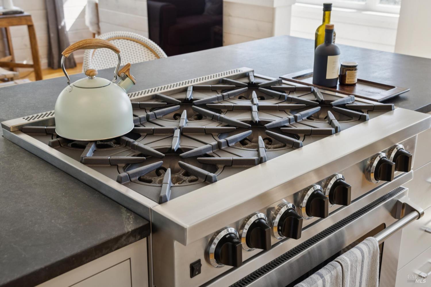 Detail Gallery Image 13 of 64 For 40 Laurel Ave, Stinson Beach,  CA 94970 - 4 Beds | 3 Baths