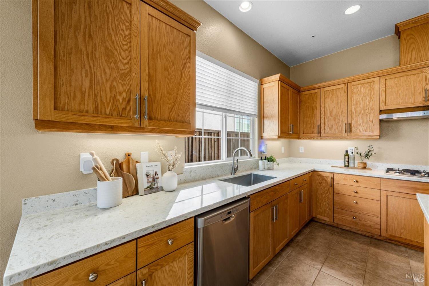 Detail Gallery Image 21 of 81 For 624 Emerald Hills Cir, Fairfield,  CA 94533 - 4 Beds | 3 Baths