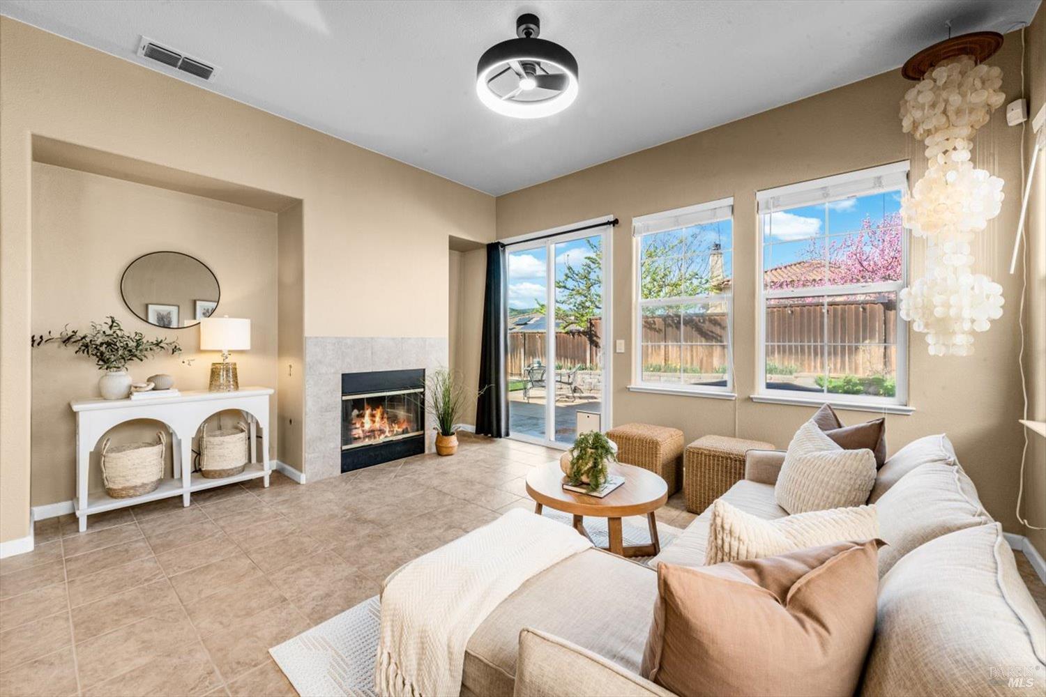 Detail Gallery Image 33 of 81 For 624 Emerald Hills Cir, Fairfield,  CA 94533 - 4 Beds | 3 Baths