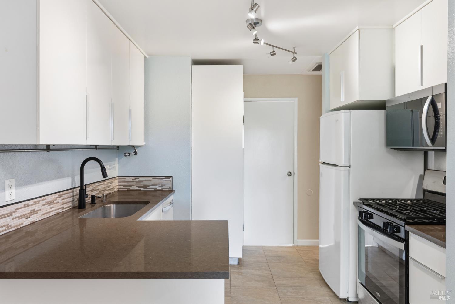 Detail Gallery Image 18 of 39 For 790 Hudis Dr, Rohnert Park,  CA 94928 - 2 Beds | 1/1 Baths