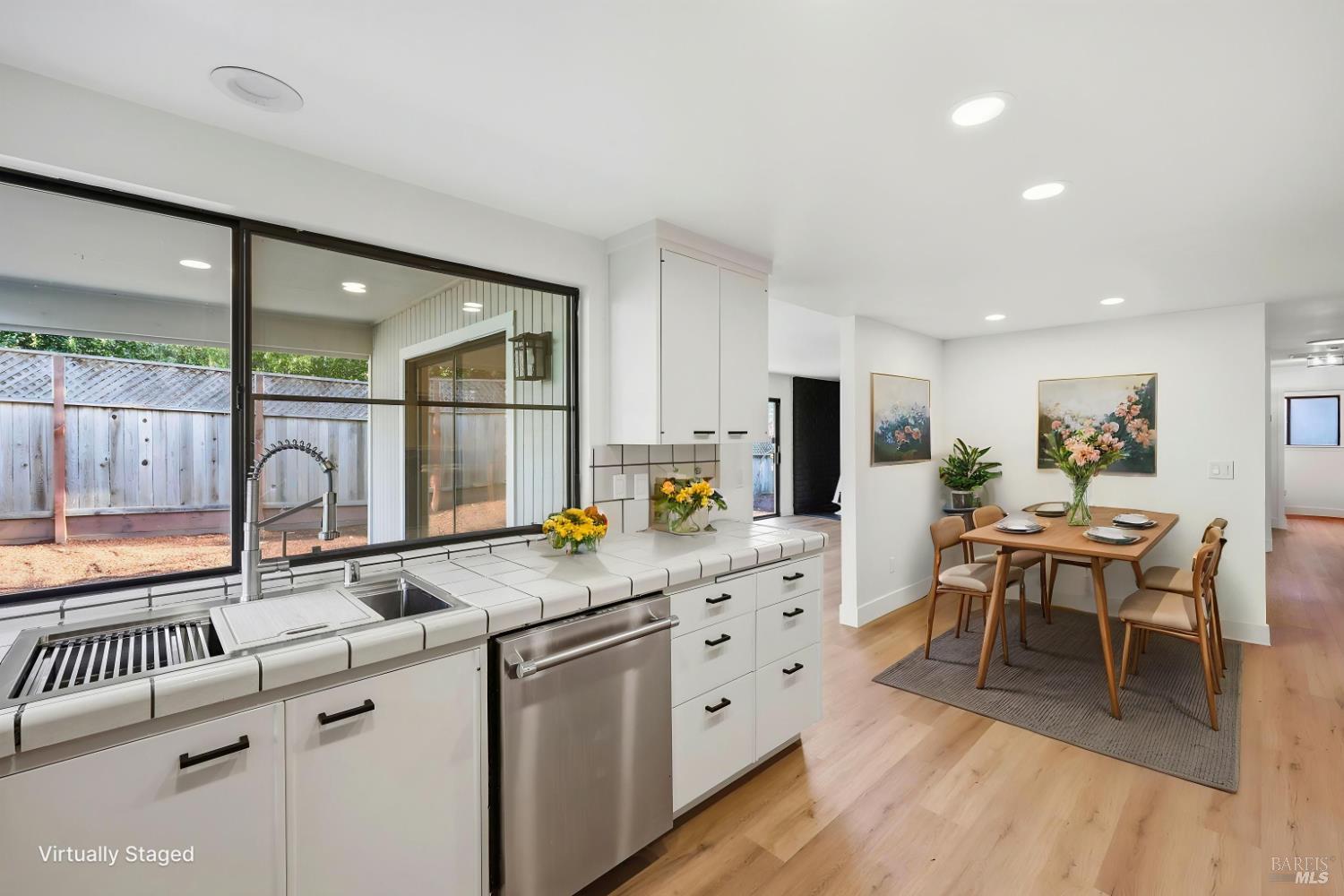 Detail Gallery Image 7 of 33 For 4906 Fernglen Dr, Santa Rosa,  CA 95405 - 3 Beds | 2 Baths