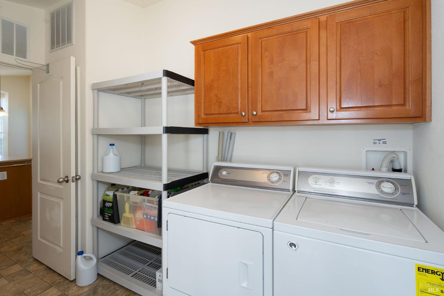 Detail Gallery Image 8 of 62 For 32 Yorkshire Dr, Santa Rosa,  CA 95401 - 3 Beds | 2 Baths