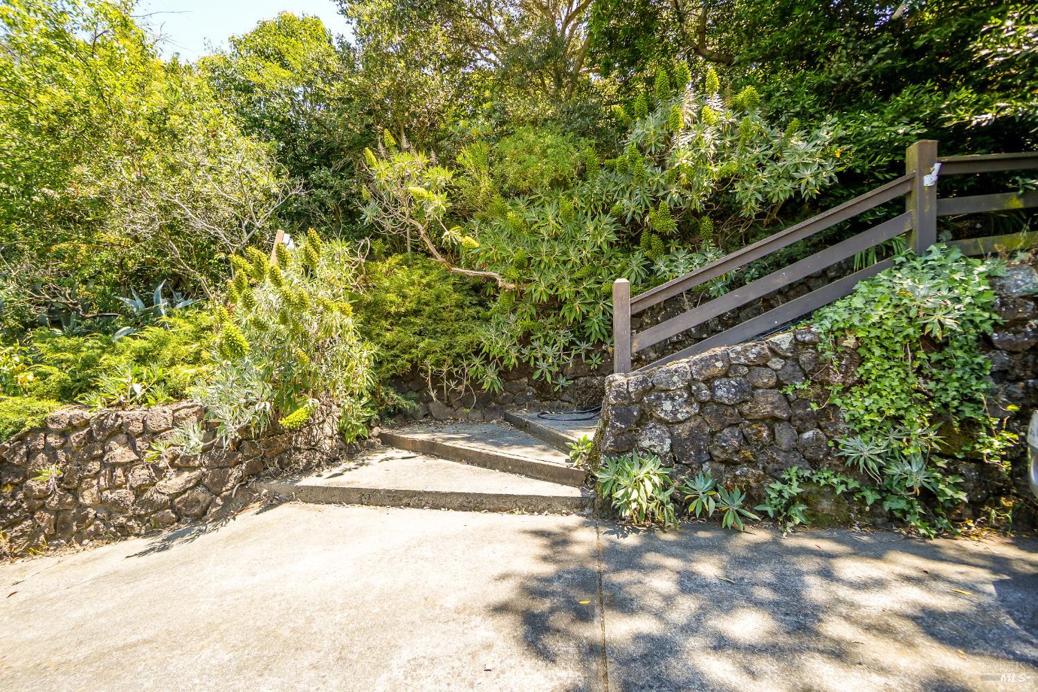 Detail Gallery Image 32 of 38 For 21 Red Rock Way, San Rafael,  CA 94903 - 3 Beds | 2/1 Baths