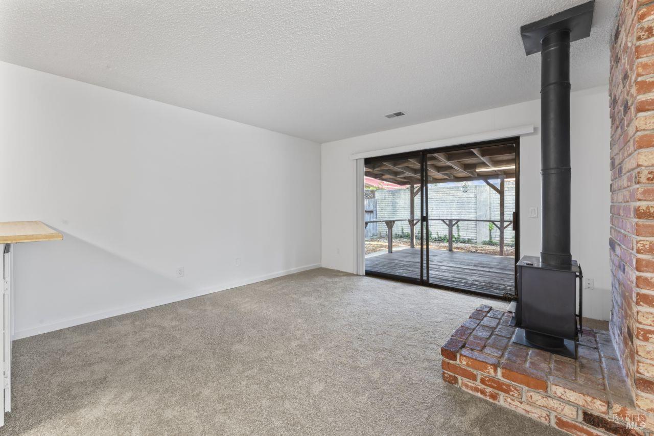 Detail Gallery Image 15 of 38 For 6498 Jacaranda St, Rohnert Park,  CA 94928 - 4 Beds | 2 Baths