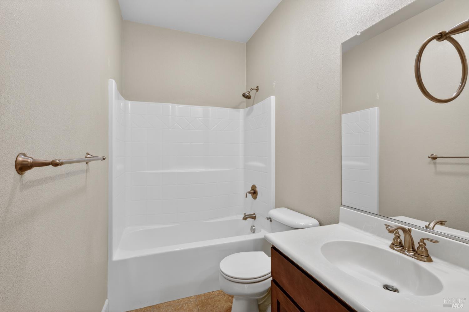 Detail Gallery Image 17 of 19 For 1912 Montevino Dr, Santa Rosa,  CA 95407 - 3 Beds | 2 Baths