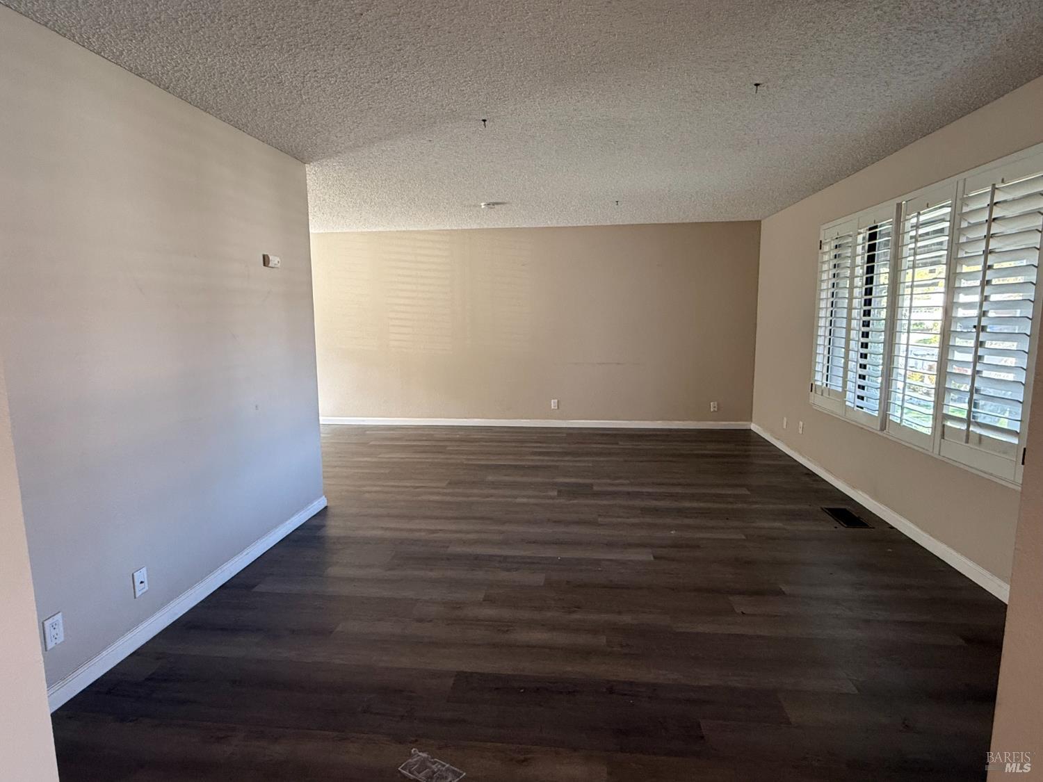 Detail Gallery Image 6 of 31 For 497 Americano Way, Fairfield,  CA 94533 - 4 Beds | 2/1 Baths