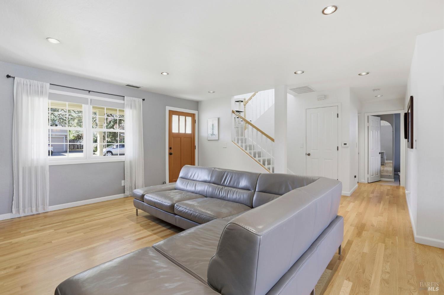 Detail Gallery Image 9 of 62 For 6 Gothic Dr, Novato,  CA 94947 - 4 Beds | 3/1 Baths