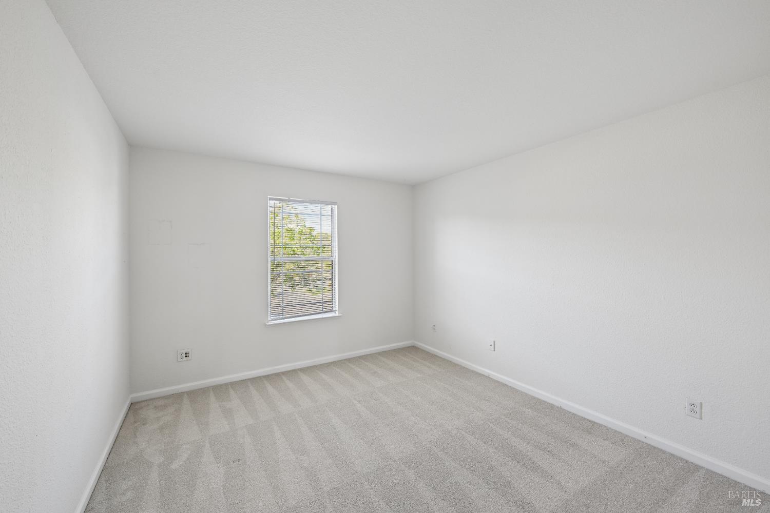Detail Gallery Image 33 of 46 For 231 Roundhill Ct, Vacaville,  CA 95687 - 3 Beds | 2/1 Baths