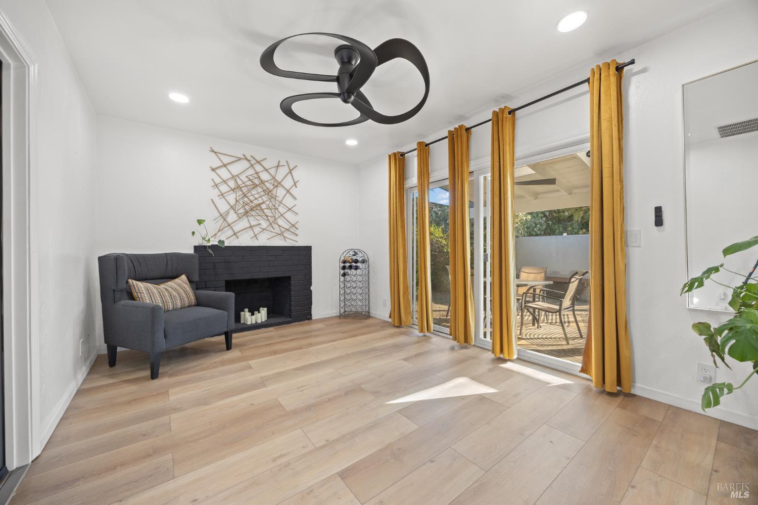 Detail Gallery Image 35 of 63 For 120 E Lake Dr, Antioch,  CA 94509 - 4 Beds | 2 Baths