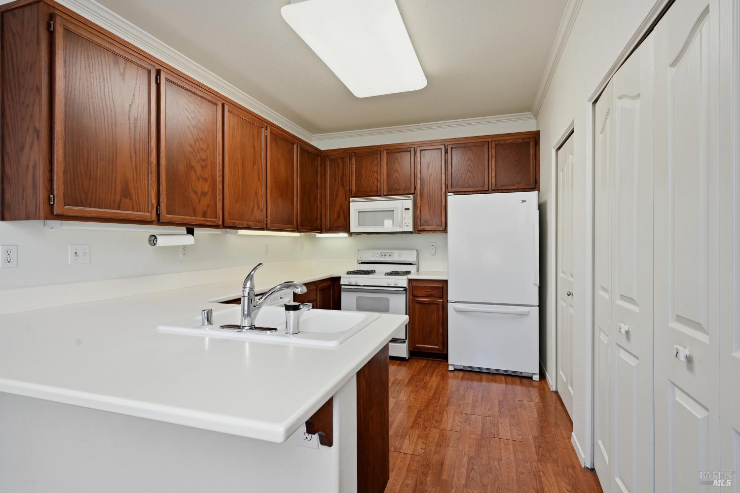 Detail Gallery Image 10 of 31 For 1005 Se Woodlake Dr, Santa Rosa,  CA 95405 - 3 Beds | 2/1 Baths