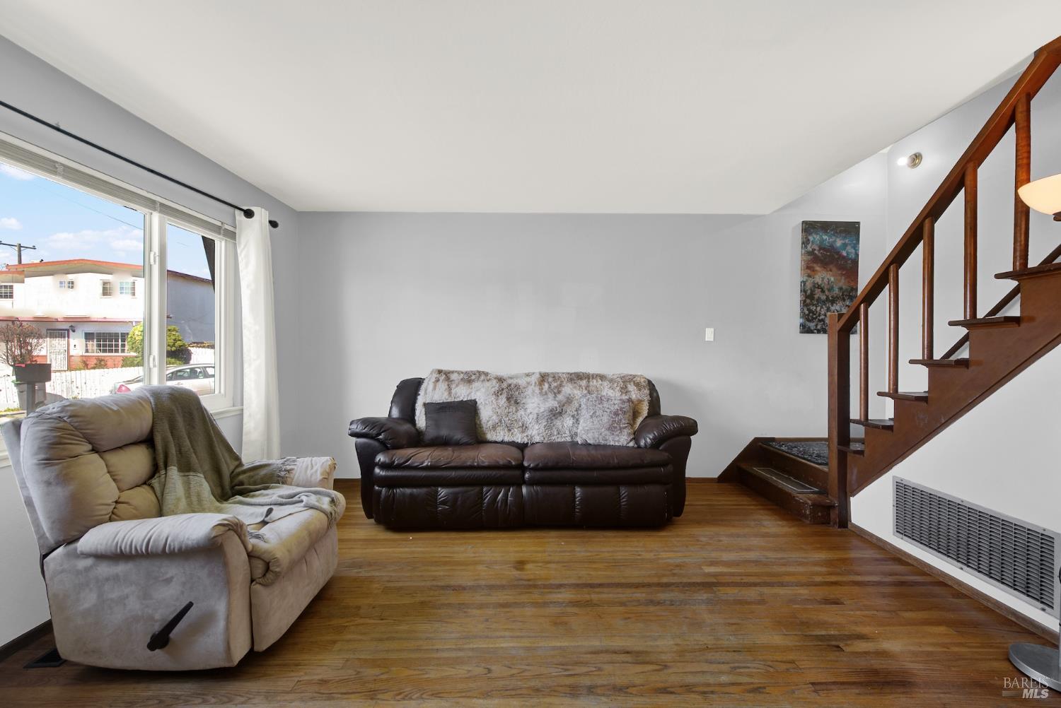 Detail Gallery Image 4 of 54 For 1424 Mckinley St, Fairfield,  CA 94533 - 4 Beds | 2/1 Baths