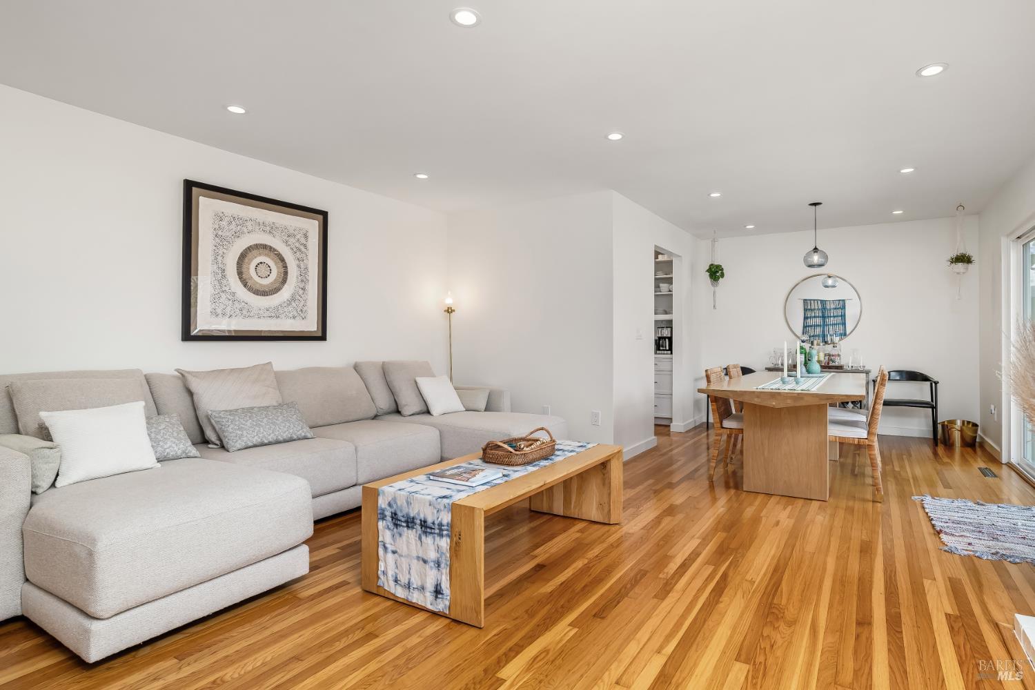 Detail Gallery Image 3 of 20 For 281 San Carlos Way, Novato,  CA 94945 - 3 Beds | 2 Baths