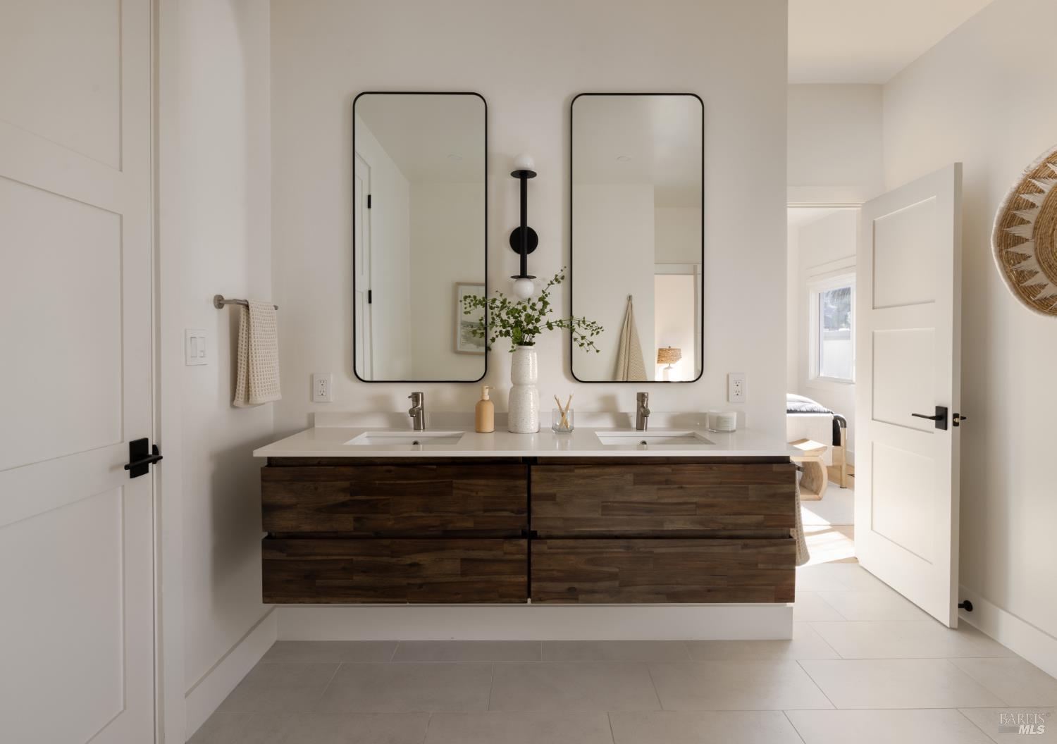 Detail Gallery Image 35 of 53 For 114 Jamaica St, Tiburon,  CA 94920 - 4 Beds | 4/1 Baths