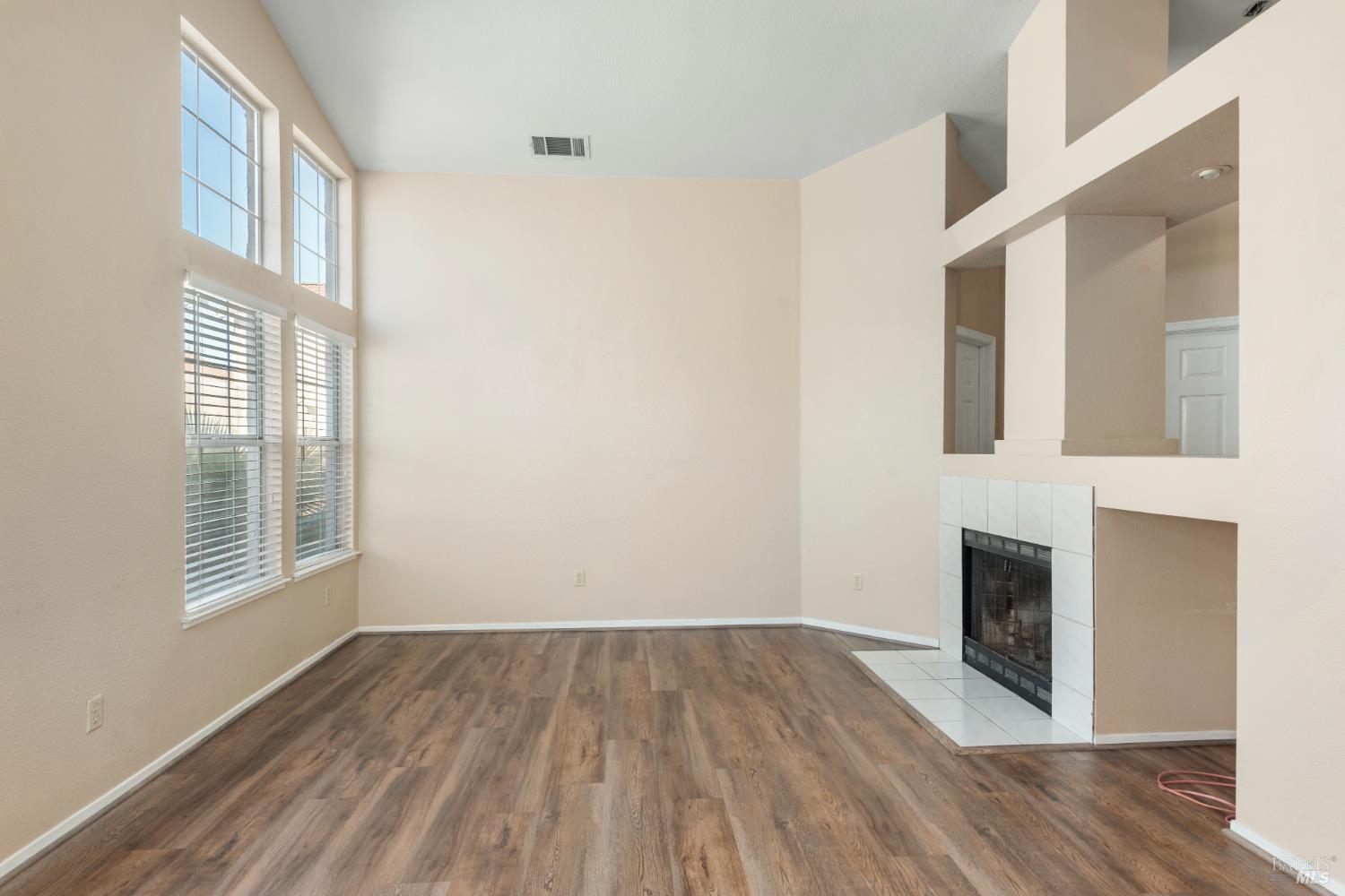 Detail Gallery Image 8 of 32 For 944 Bauman Ct, Suisun City,  CA 94585 - 3 Beds | 2 Baths