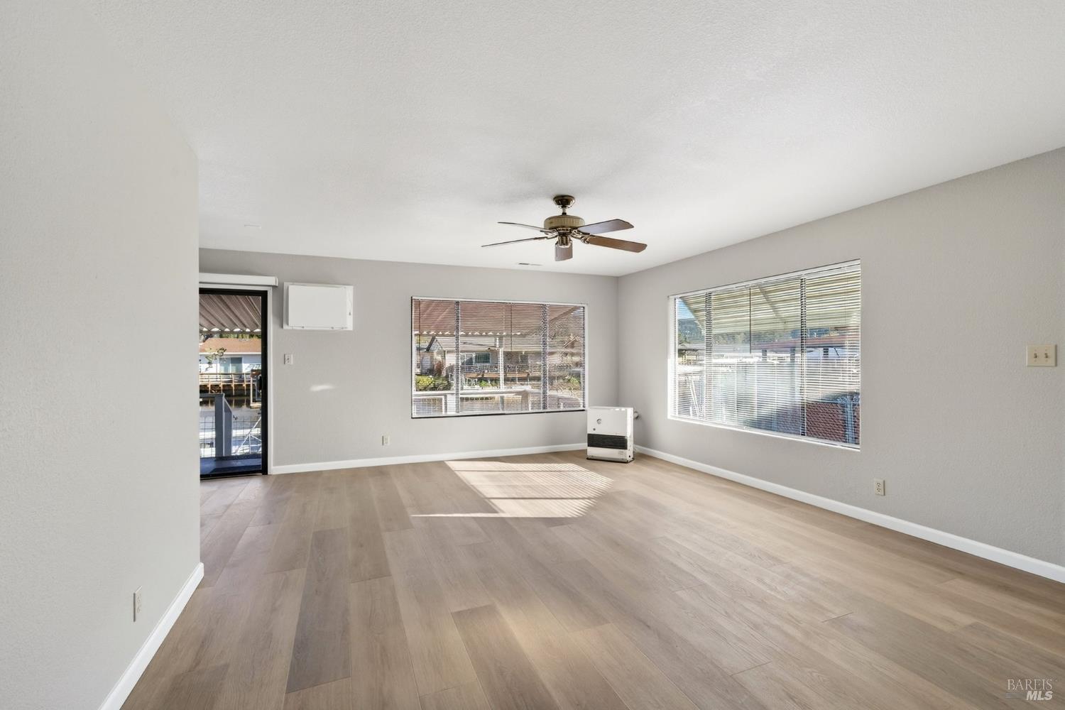 Detail Gallery Image 5 of 46 For 584 Bass Ln, Clearlake Oaks,  CA 95423 - 2 Beds | 2 Baths