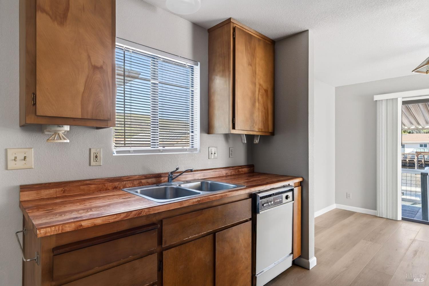 Detail Gallery Image 11 of 46 For 584 Bass Ln, Clearlake Oaks,  CA 95423 - 2 Beds | 2 Baths