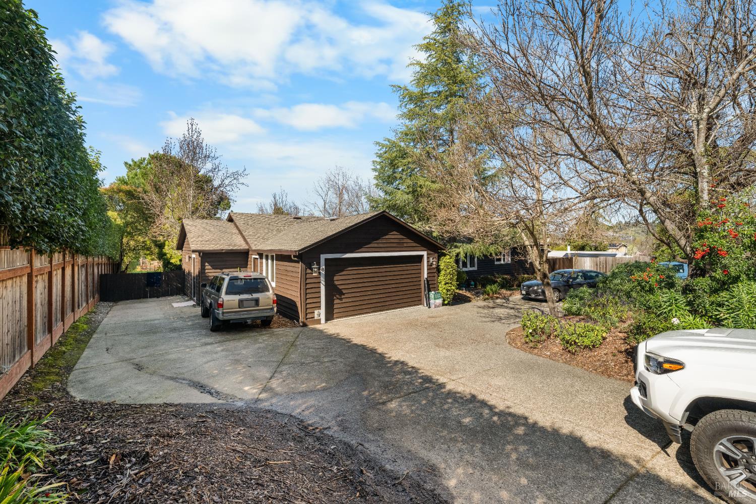 Detail Gallery Image 5 of 45 For 8 Circle Rd, San Rafael,  CA 94903 - 10 Beds | 6/1 Baths