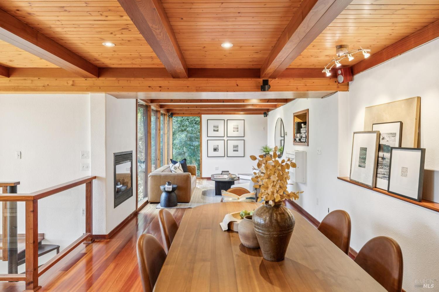 Detail Gallery Image 16 of 41 For 40 Mountain Ln, Mill Valley,  CA 94941 - 3 Beds | 2/1 Baths