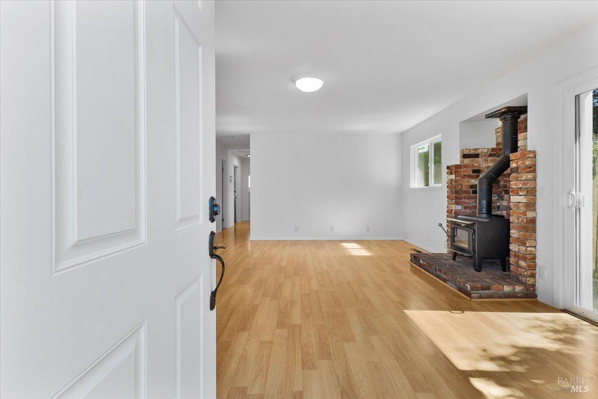 Detail Gallery Image 5 of 26 For 187 Pine Ave, Sonoma,  CA 95476 - 3 Beds | 1 Baths