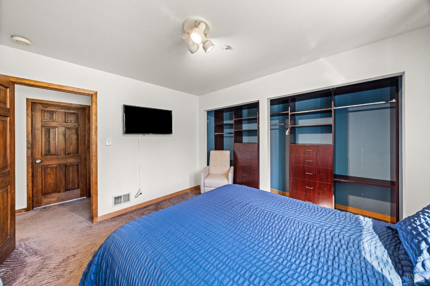 Detail Gallery Image 23 of 45 For 8 Circle Rd, San Rafael,  CA 94903 - 10 Beds | 6/1 Baths