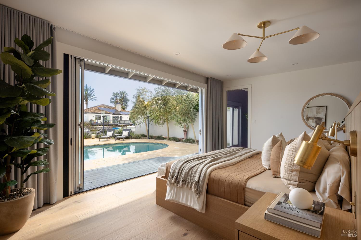 Detail Gallery Image 25 of 53 For 114 Jamaica St, Tiburon,  CA 94920 - 4 Beds | 4/1 Baths