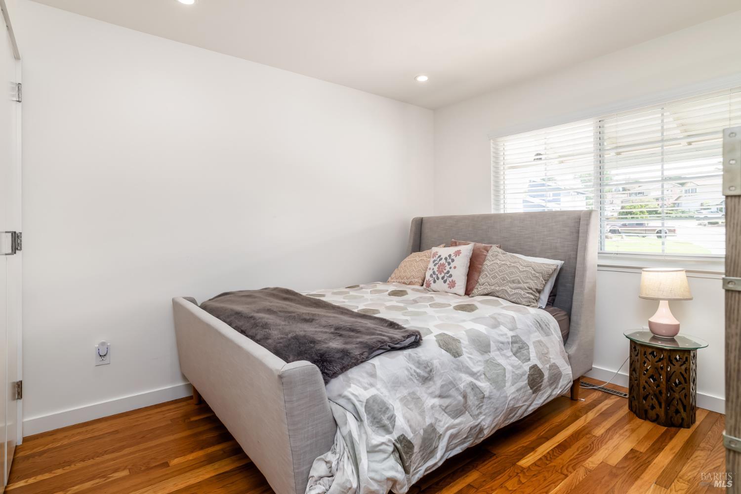 Detail Gallery Image 14 of 20 For 281 San Carlos Way, Novato,  CA 94945 - 3 Beds | 2 Baths