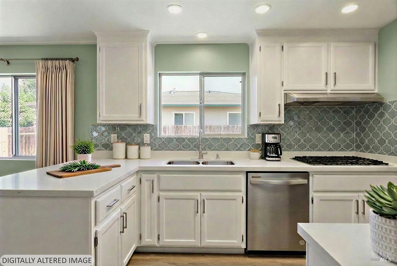 Detail Gallery Image 17 of 47 For 724 E Atlantic Ave, Fairfield,  CA 94533 - 4 Beds | 2 Baths