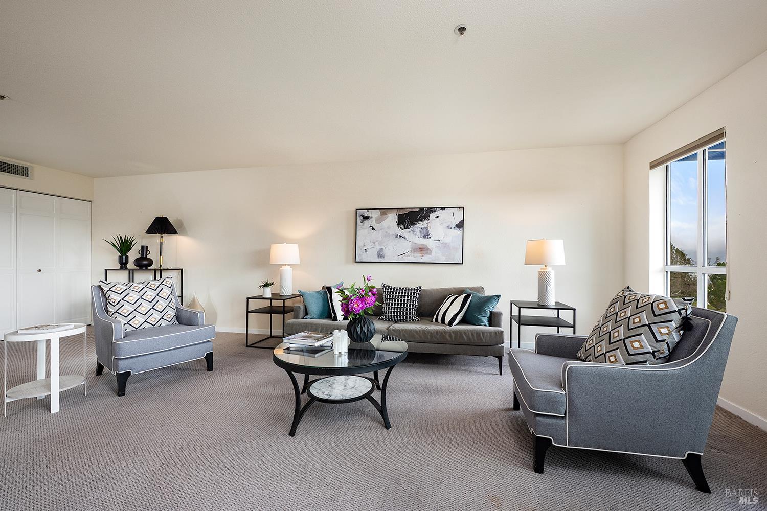 Detail Gallery Image 5 of 34 For 100 Thorndale Dr #353,  San Rafael,  CA 94903 - 1 Beds | 1/1 Baths