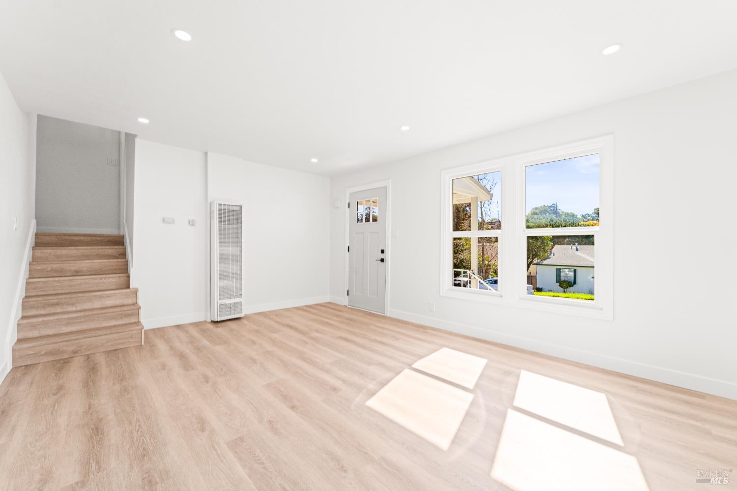 Detail Gallery Image 4 of 42 For 208 Del Mar Ave, Vallejo,  CA 94589 - 3 Beds | 2 Baths